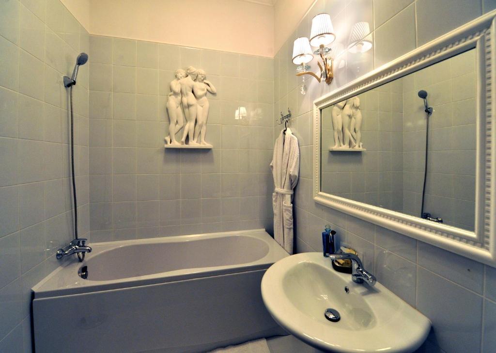 Queen Valery Hotel Odessa Oda fotoğraf