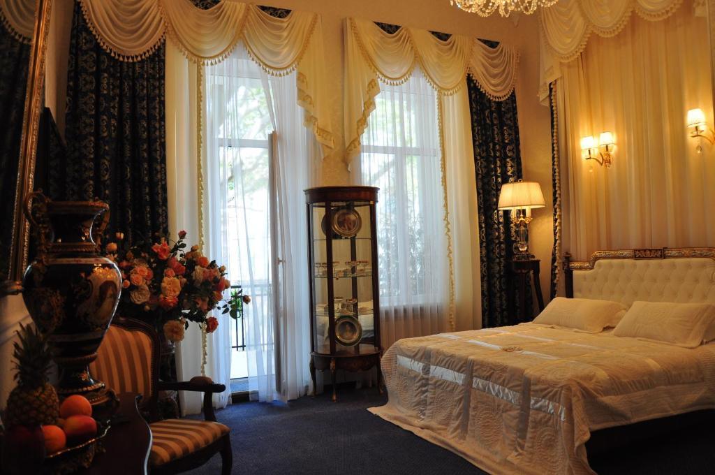 Queen Valery Hotel Odessa Oda fotoğraf