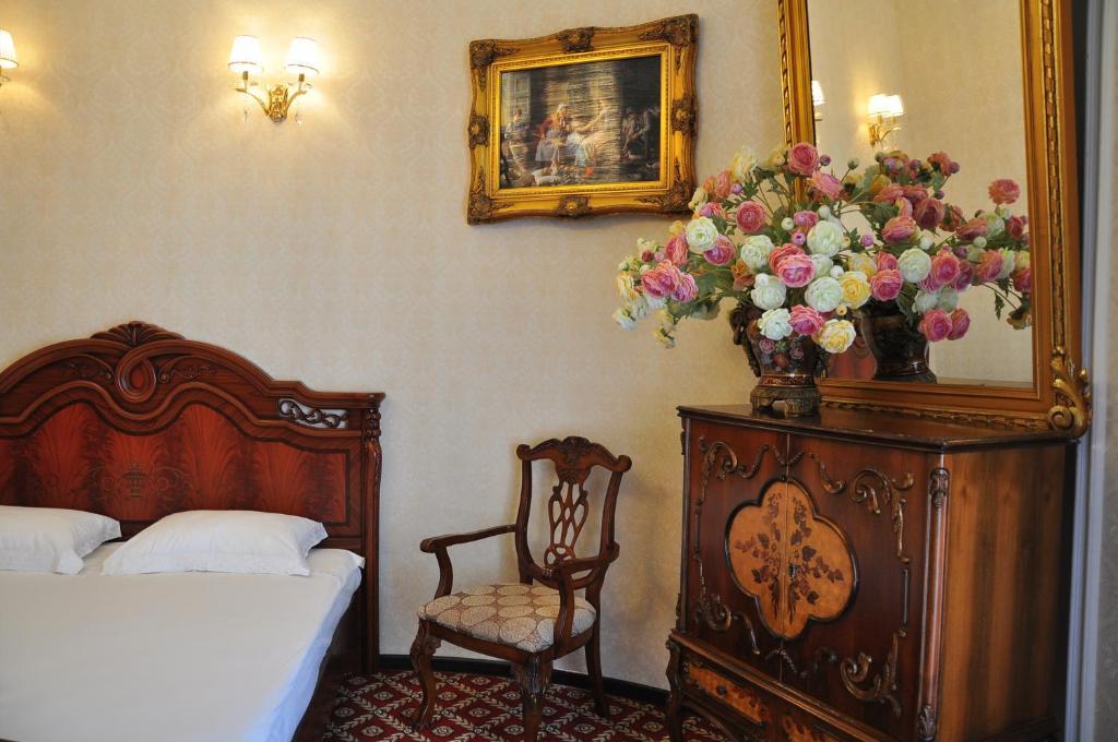 Queen Valery Hotel Odessa Oda fotoğraf