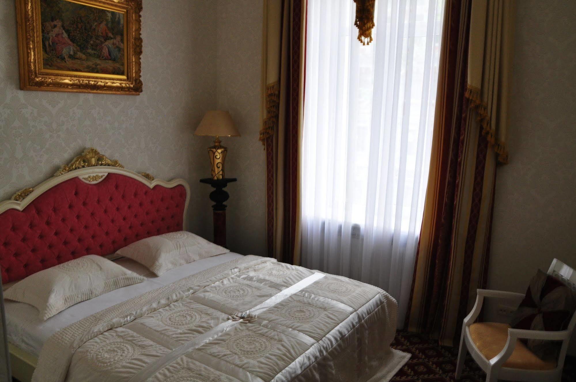 Queen Valery Hotel Odessa Dış mekan fotoğraf